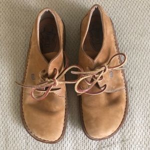 Classic Vintage Born Earth Shoes  - light brown suede